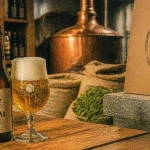 Brasserie artisanale Lutina : bière corse, mousse en verre, comptoir bois