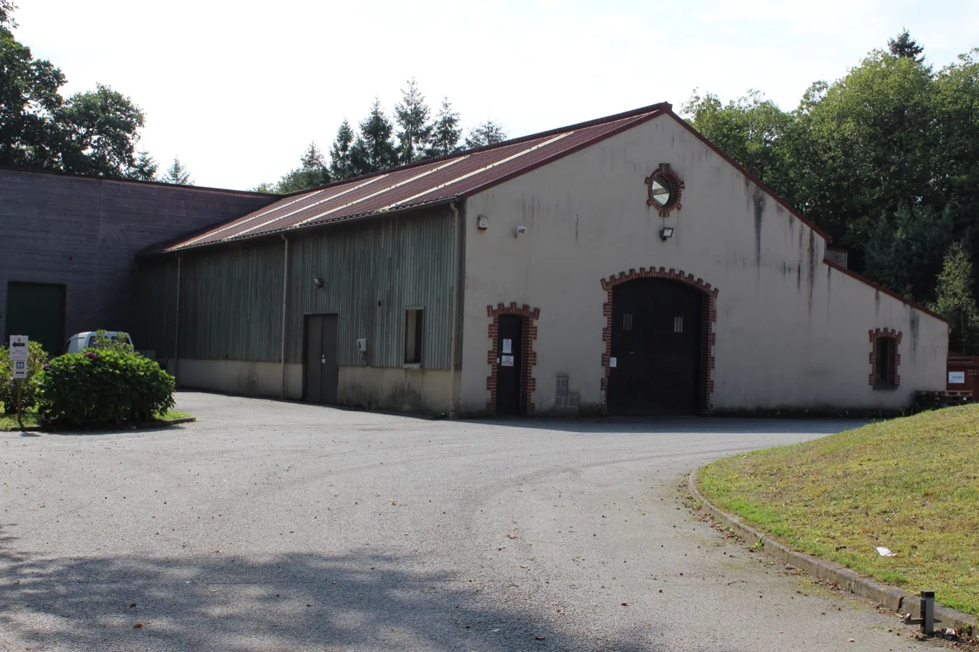 Bâtiment de la Brasserie Lancelot au Roc-Saint-André, photographié en 2015.